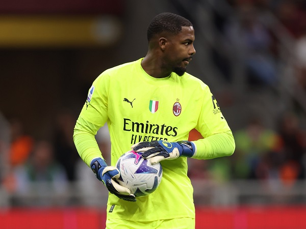 Milan Berencana Siapkan Perpanjangan Kontrak Untuk Mike Maignan